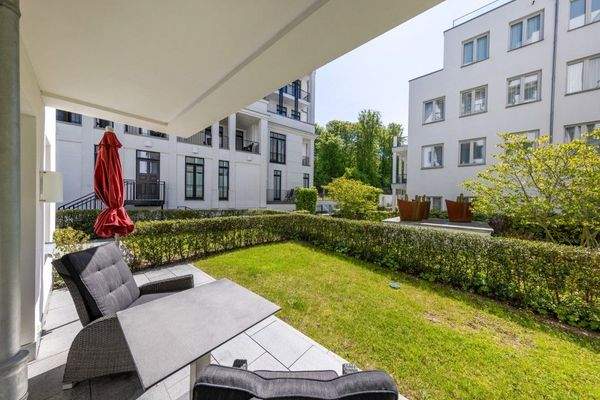 Ruhig und geschützt: Schlafzimmer 1 mit südlichem 