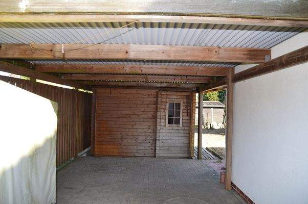 Blick in den Carport