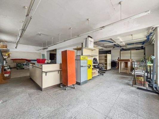 Em. Ladengeschäft - Lagerraum 