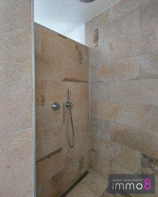 Offene Dusche im OG