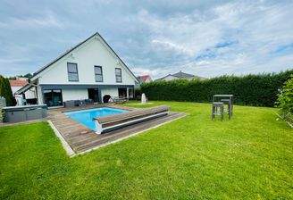 Haus mit Garten & Pool
