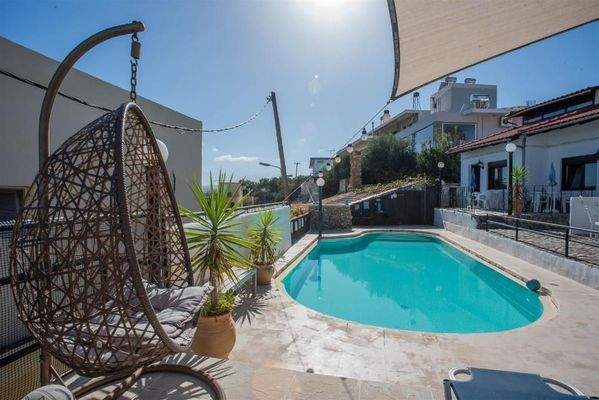 Kreta, Tavronitis: Villa mit Meerblick und 3 unabhängigen Apartments zu verkaufen