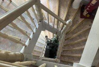 seumestrasse Treppenhaus Haupgebäude.jpg