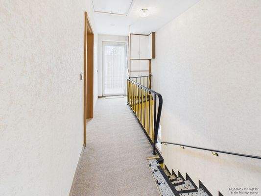 Flur 1. OG Hauptgebäude