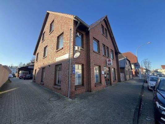 Fußweg und Einfahrt