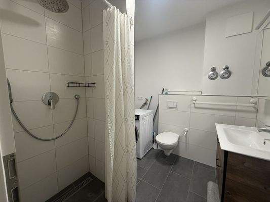 Duschbad mit Waschmaschine