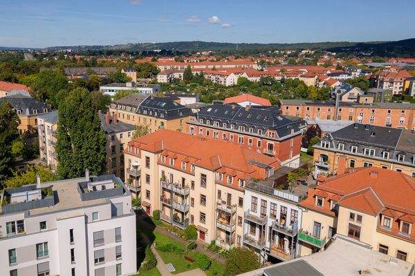 Luftbild Blick zur rückwärtigen Ansicht der Immobi