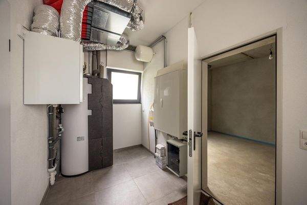 EG: Technikraum, Zugang Garage