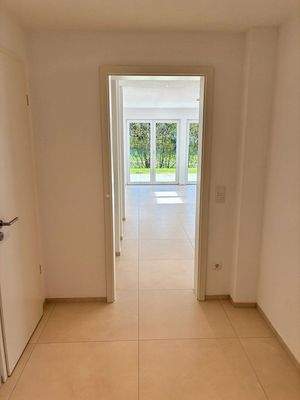 lichtdurchfluteter Eingang