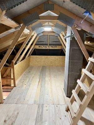 Dachboden mit Ausstiegsleiter