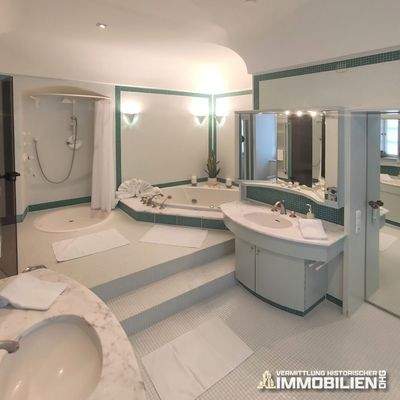 masterbad-mit-sauna-im-og