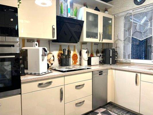 EG Einbauküche und Zugang zum Wintergarten