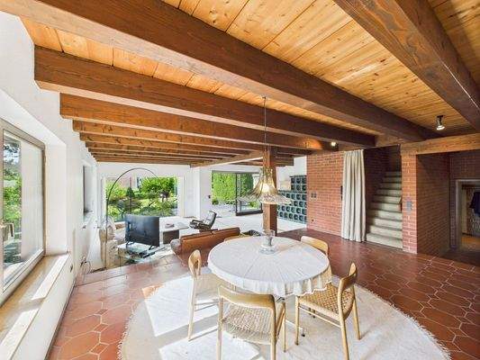 Essbereich mit Blick in den Wohnbereich EG