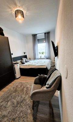 gut proportioniertes Schlafzimmer