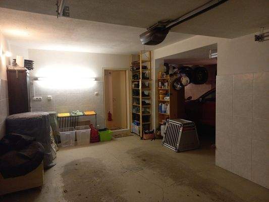Garage mit Zugang ins Haus