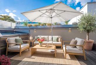 Dachterrasse mit Westausrichtung (virtuell möbliert)