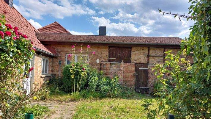 ...mit Anbau und Nebengelass