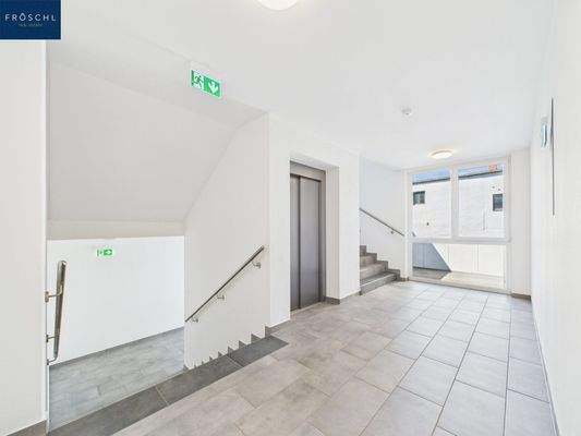 Ansicht Aufzug und Stiegenhaus OG 1