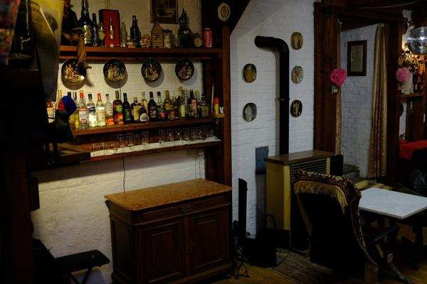 rechte Seite mit Holzofen