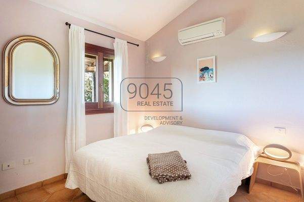 Exklusive Villa mit Meerblick, Pool und Dependance in Arzachena – Sardinien