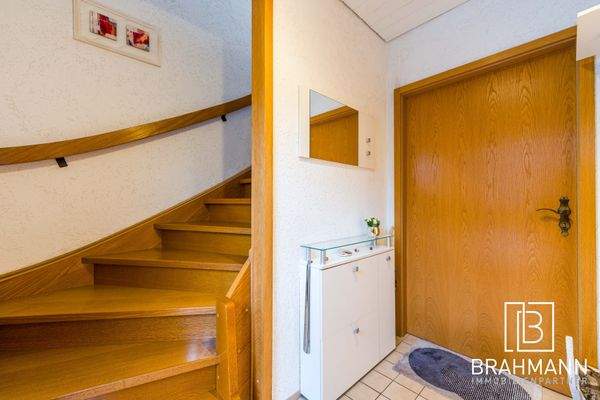 Eingangsbereich mit Treppe zur DG Wohnung