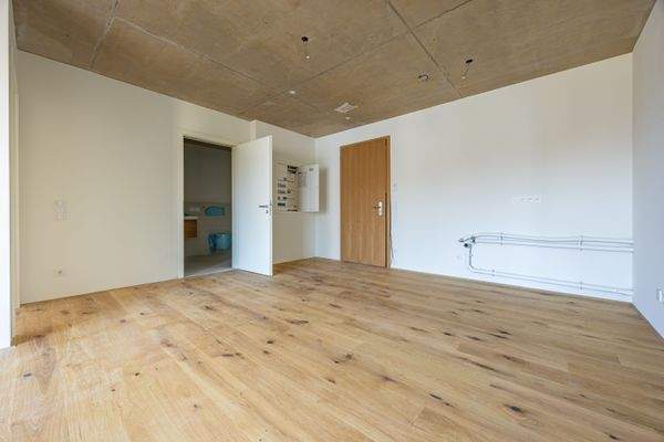 Wohnküche mit Blick zur Wohnungeingangstür _ zum Duschbad - HERDERGÄRTEN 1.3.2