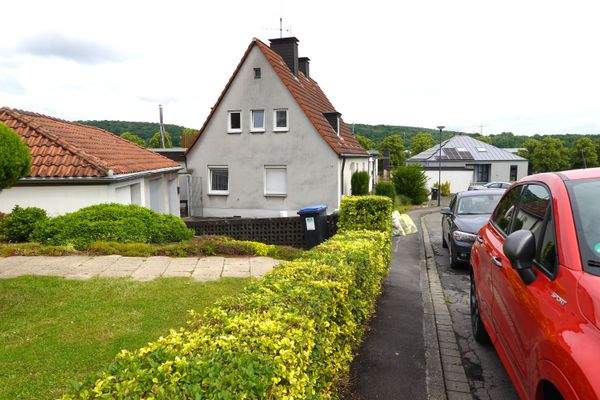 Giebelseite mit Straße.jpg