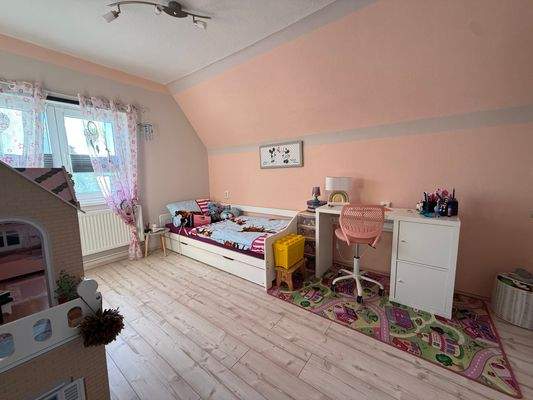 Kinderzimmer im OG