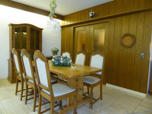 Essplatz mit Schiebetür zur Küche geschlossen.JPG