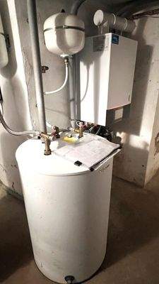 Brennwert-Gasheizung mit Warmwasserspeicher