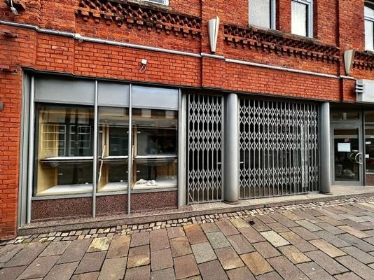 Außenansicht Verkaufsfläche 2 Schaufenster