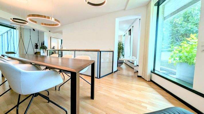 Designer - Essbereich mit Occhio-Lichtsystem