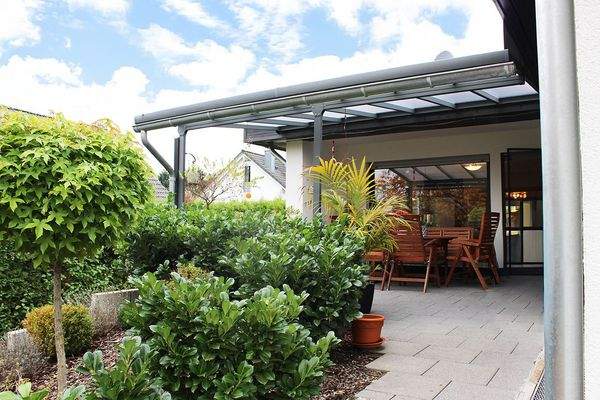 gemütliche Terrasse im Grünen