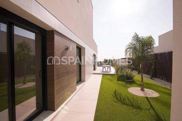 Private Villas with Pool in Los Montesinos Next to Park