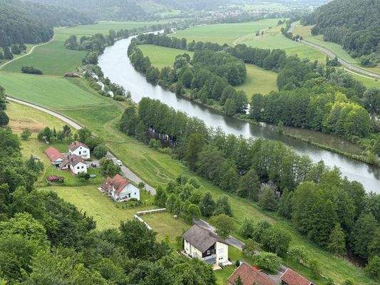 Ausblick vom Burgfelsen ins Altmühltal