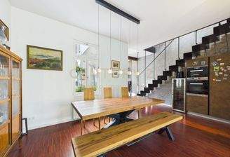 DG-Loft_Essbereich_Metalltreppe