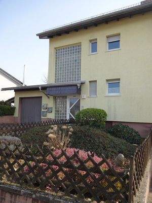 Eingangsbereich und Garage 