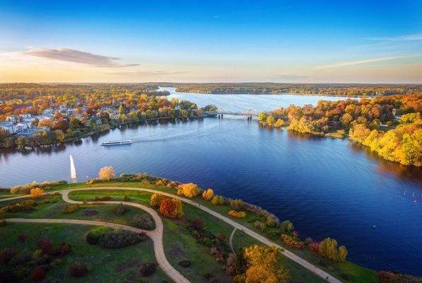 Einzigartige Park- und Seelandschaften vor der Haustür