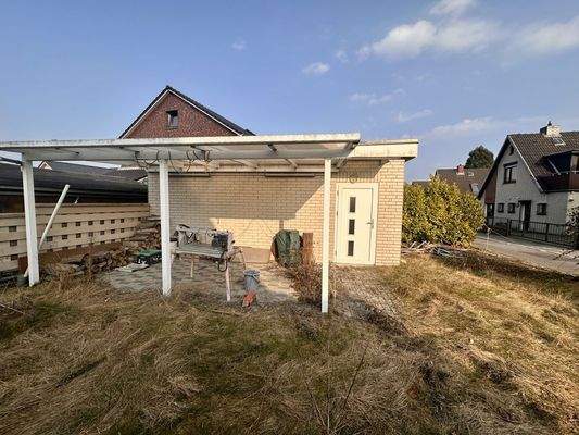 Garage und überdahcte Terrasse