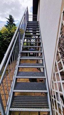 Außentreppe zum Garagendachgeschoß