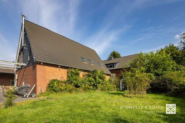 Das Haus mit Halle und Wohnung