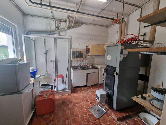 EG Heizungskeller mit Dusche