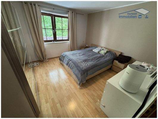 Geräumiges Schlafzimmer