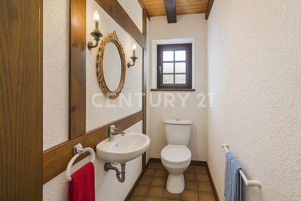 Modernes Gäste-WC im Erdgeschoss