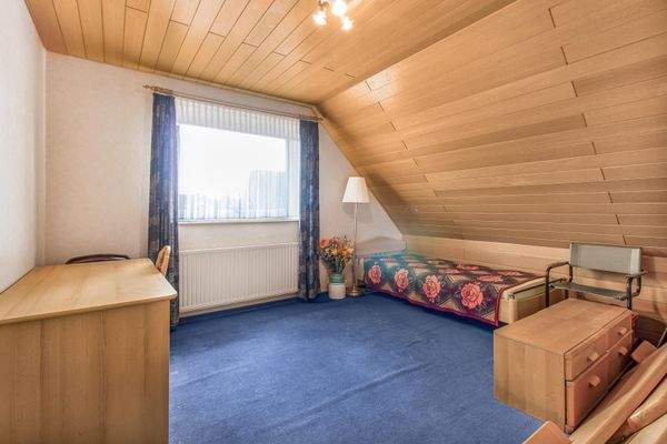 Kind 1 im Dachgeschoss