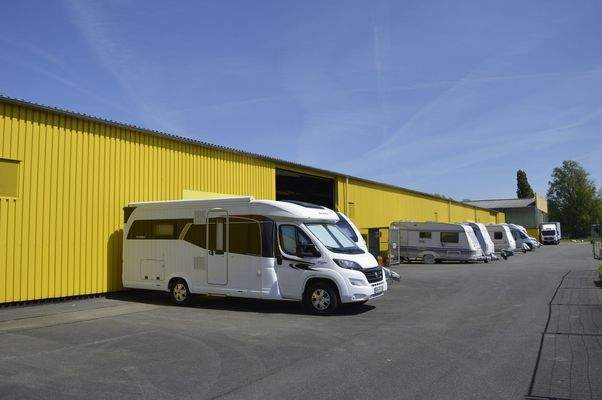 Banter Weg 9_Aussenansicht WoMo-Halle.JPG