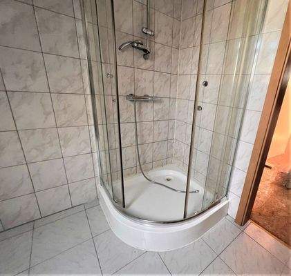 Bad Wohnung DG rechts 