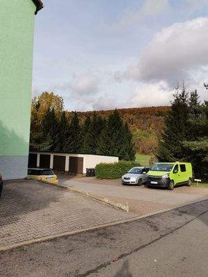 Geräumige   Garage   beim Haus