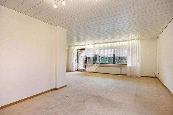 Der Blick von der Küche in Richtung Essbereich