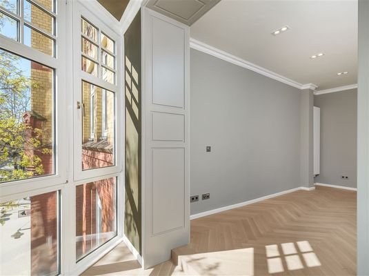Loggia mit Blick ins Wohnzimmer